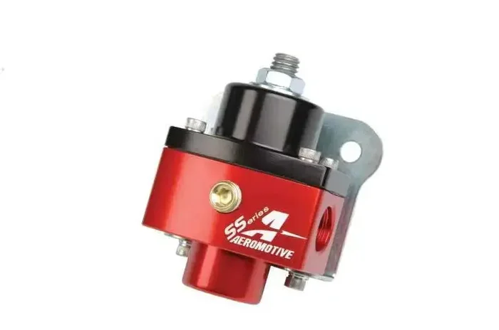 Aeromotive Carbureted Adjustable Regulator – Billet 2-Port AN-6