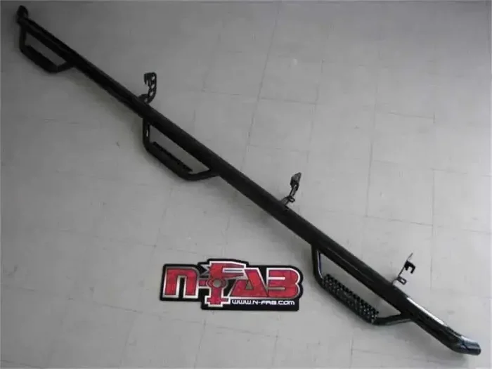 N-Fab Nerf Step 11-14 Chevy-GMC 2500/3500 Crew Cab 8ft Bed – Tex. Black – Bed Access – 3in