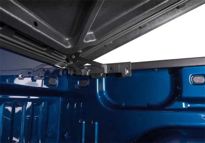 UnderCover LUX Tonneau 15-22 Col/Can 6ft. Red – UC1166L-G7C